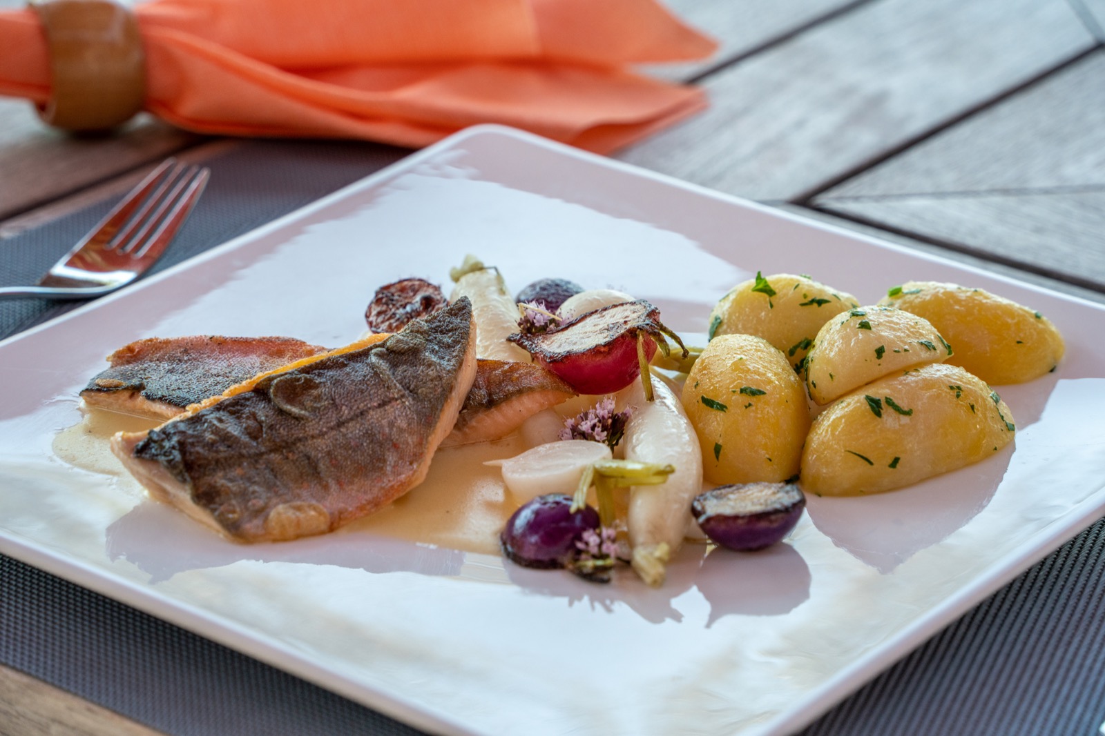 Seeblick-Hoehenhotel_Emmetten_Restaurant_Seeblick_Terrasse_1.jpg