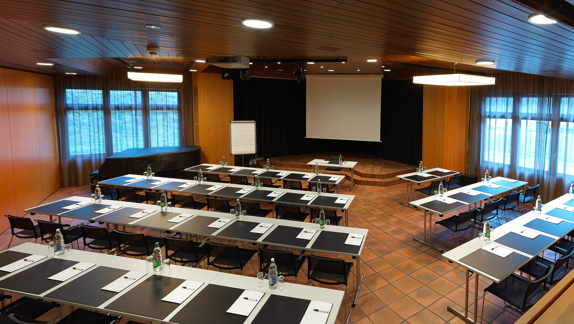 seeblick-hoehenhotel_emmetten_201805_seminarraum-waldhorn_1.jpg